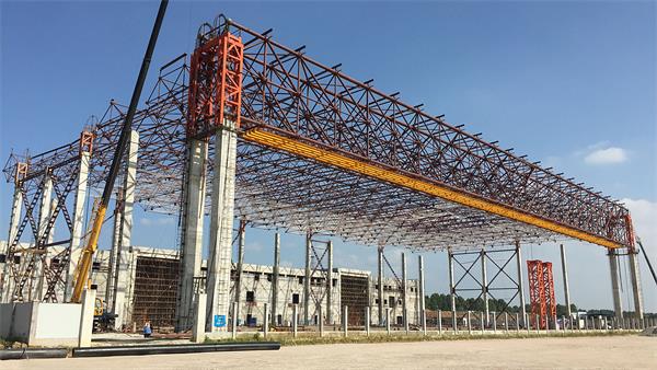 广州白云国际机场G2飞机维修库工程，整体结构提升，137米大跨度